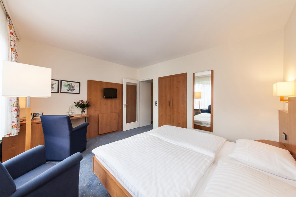 Hotel Drei Kronen Елмсхорн Стая снимка