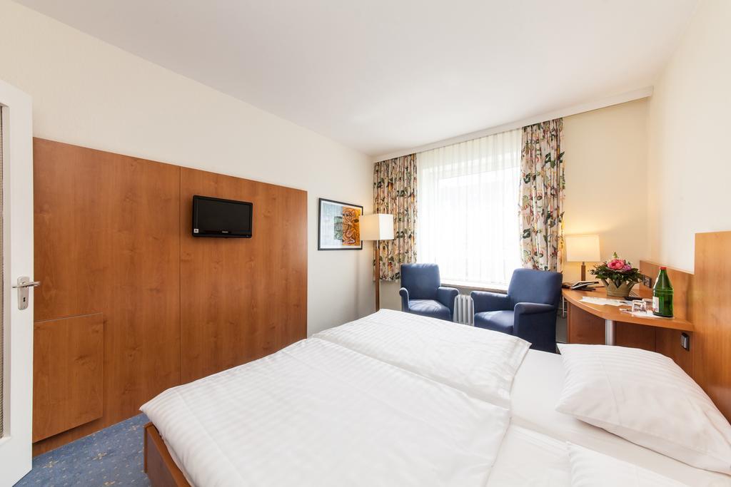 Hotel Drei Kronen Елмсхорн Стая снимка
