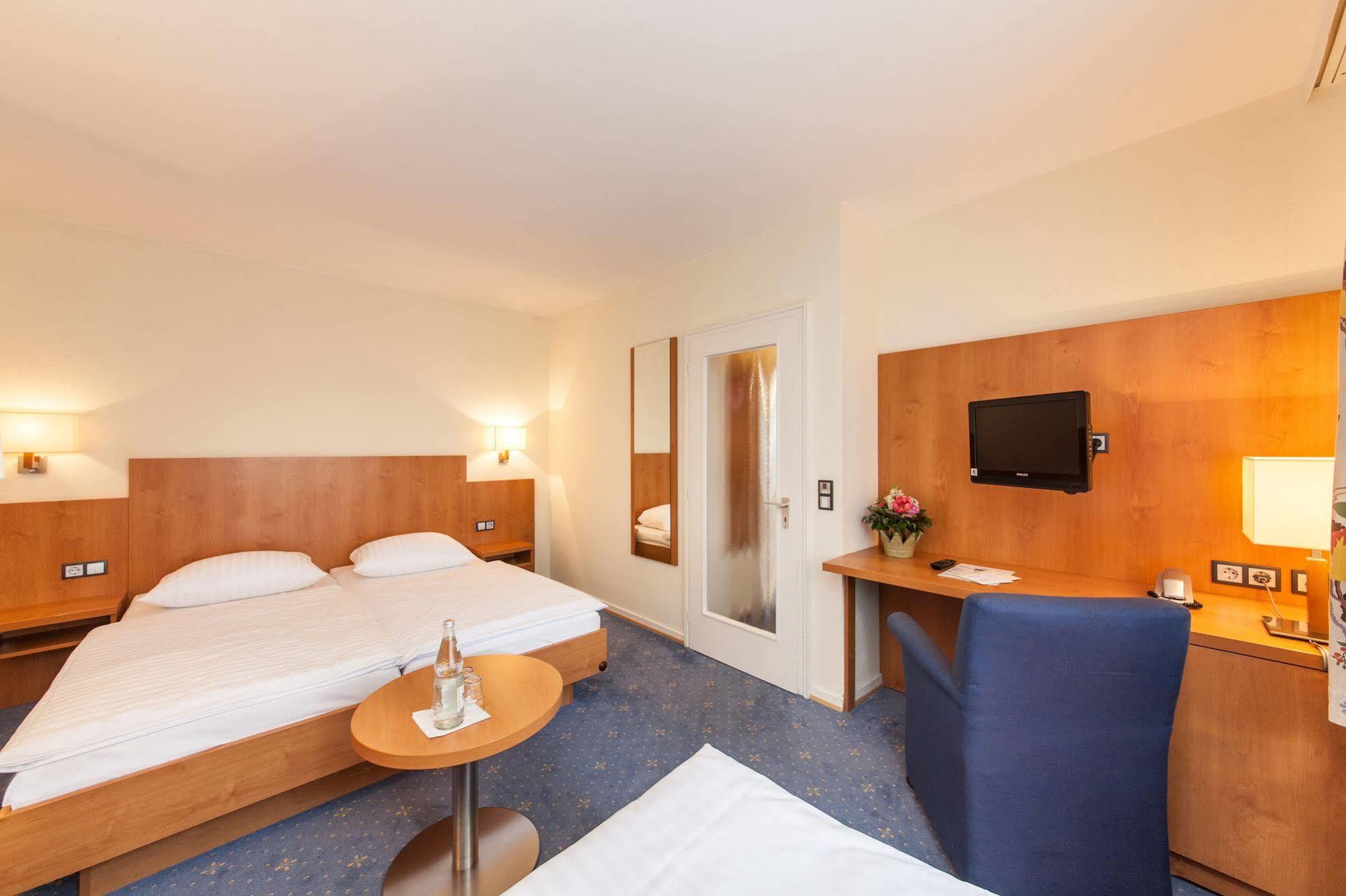Hotel Drei Kronen Елмсхорн Екстериор снимка