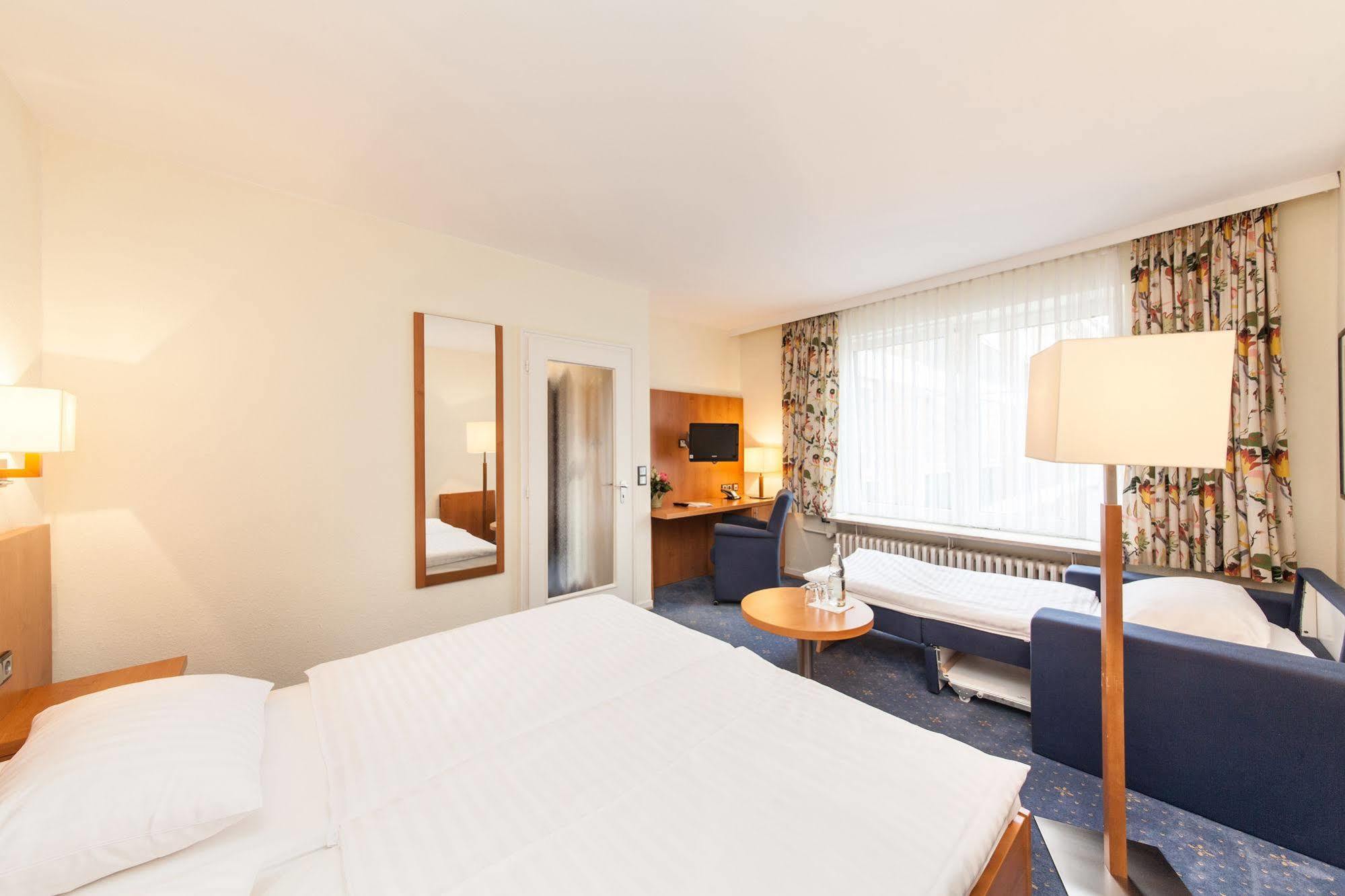 Hotel Drei Kronen Елмсхорн Екстериор снимка