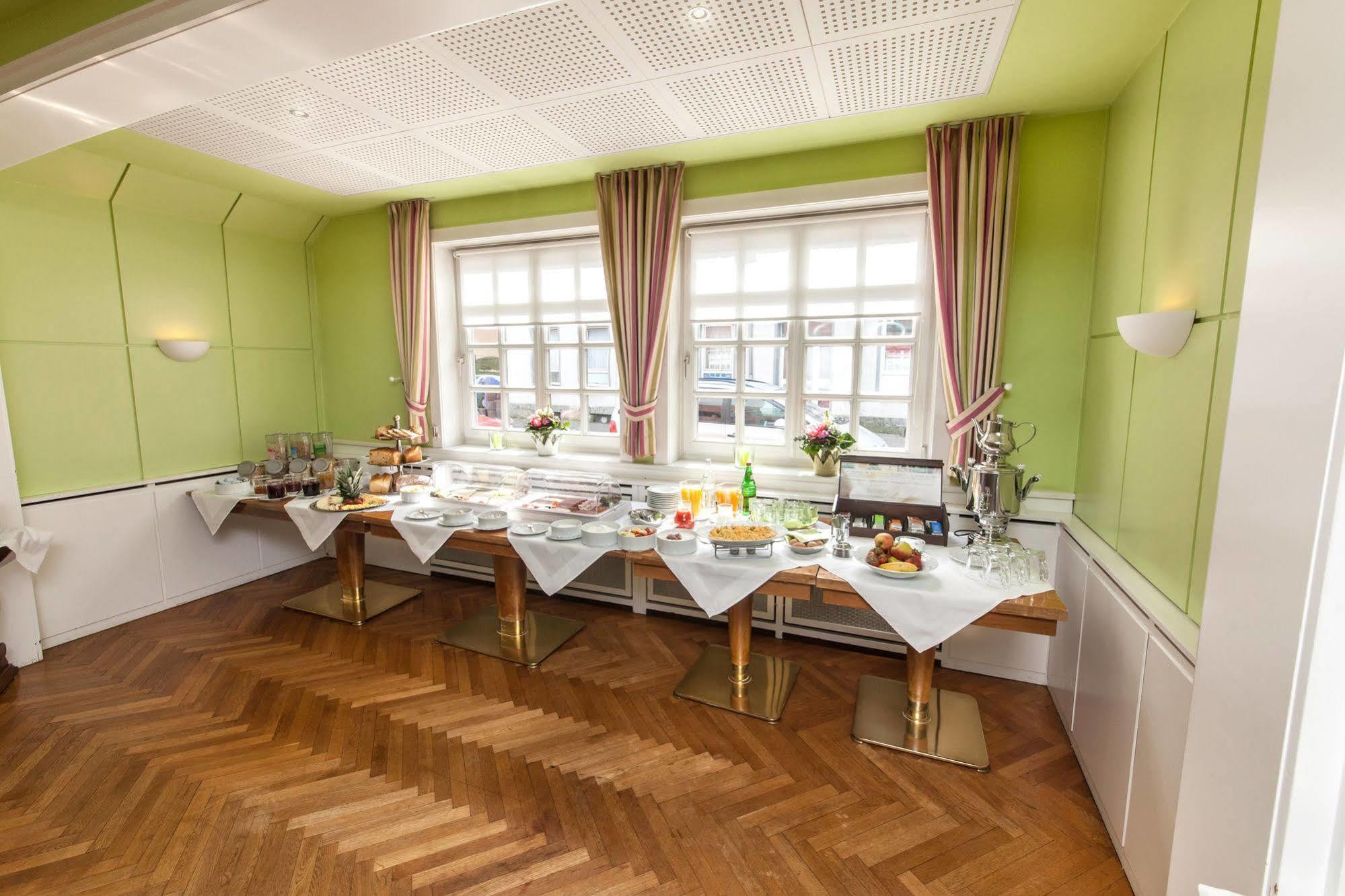 Hotel Drei Kronen Елмсхорн Екстериор снимка